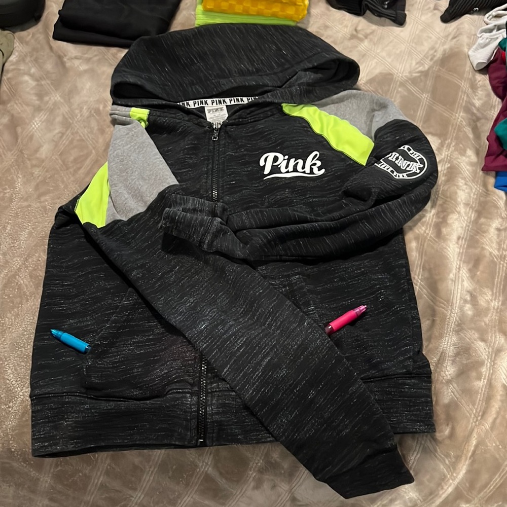 Pink sweater , in a great condition